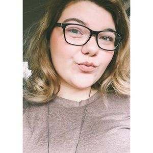 Meet your Posher, Abbey